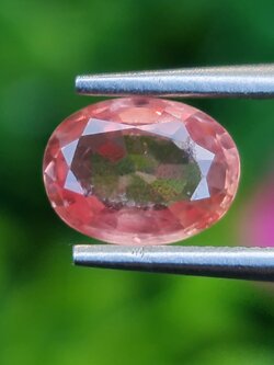 พลอย ชมพู ส้ม Pinkish Orange Sapphire 0.99 กะรัต (Cts.) พร้อมใบเซอร์ พลอยแท้ อัญมณีมงคลประจําวันเกิด เครื่องประดับพลอย