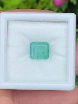พลอย มรกต Natural Emerald แซมเบีย 1.45 กะรัต (Cts.) พลอยแท้ อัญมณีมงคลประจําวันเกิด เครื่องประดับพลอย