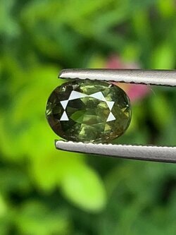 พลอย เขียวส่อง Green Sapphire 1.46 กะรัต (Cts.) ดิบ (Unheated) พลอยแท้ อัญมณีมงคลประจําวันเกิด เครื่องประดับพลอย