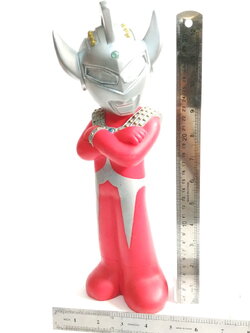 ฟิกเกอร์ ออมสินอุลตร้าแมนทาโร่ พรีเมี่ยมจาก ESSO ขนาดตามรูป เก่าเก็บ มีรอยบ้าง **ส่วนดวงตามีการแก้ไขเล็กน้อย งานเก่าหายาก