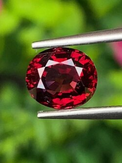 พลอย โรโดไลต์ กาเน็ท Rhodolite Garnet 2.25 กะรัต Cts.พลอยแท้ อัญมณีมงคลประจําวันเกิด เครื่องประดับพลอย