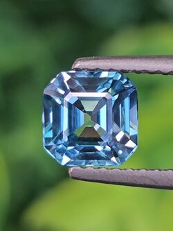 พลอย เพทาย (Zircon) 1.79 กะรัต (Cts.) พลอยแท้ อัญมณีมงคลประจําวันเกิด เครื่องประดับพลอย