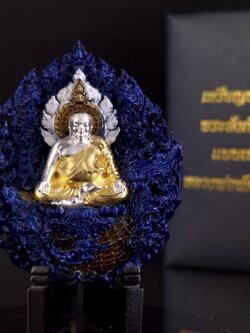 พระสังกัจจายน์พัฒน์ ขนาด 5 เซนติเมตร รหัส 5 เนื้อบรอนซ์จ้าวน้ำเงินลงยา องค์พระชุบ 2 กษัตริย์