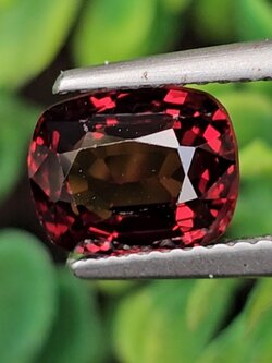 พลอย สปิเนล (Spinel) 2.32 กะรัต (Cts.) ดิบ (Unheated) พลอยแท้ อัญมณีมงคลประจําวันเกิด เครื่องประดับพลอย