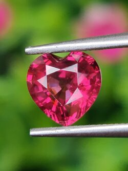 พลอย โรโดไลต์ กาเน็ท Rhodolite Garnet 1.53 กะรัต Cts.พลอยแท้ อัญมณีมงคลประจําวันเกิด เครื่องประดับพลอย