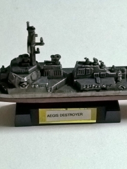 ขายโมเดลเรือรบประกอบสำเร็จ ทำสี AEGIS DESTROYER ขนาดตามภาพ