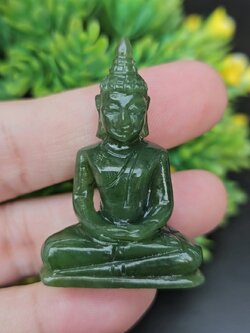 หยกแกะสลัก พระหยกเนฟไฟรต์ (Nephrite jadeite) หน้าตัก 1.24 นิ้ว