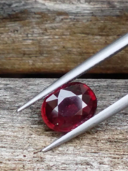 พลอย โรโดไลต์ กาเน็ท Rhodolite Garnet 1.50 กะรัต Cts.พลอยแท้ อัญมณีมงคลประจําวันเกิด เครื่องประดับพลอย