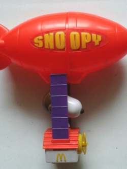 ของสะสมจากแมคโดนัลด์ " สนู๊ปปี้ Snoopy" ชุด 50 ปีแมคโดนัลด์