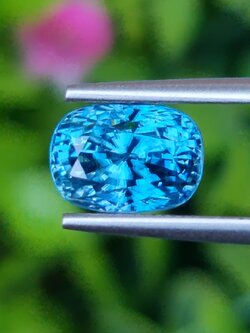 พลอย เพทาย (Zircon) 4.49 กะรัต (Cts.) พลอยแท้ อัญมณีมงคลประจําวันเกิด เครื่องประดับพลอย