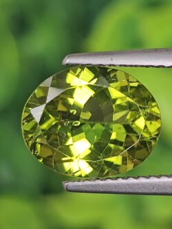 พลอย เพอริดอต Peridot 3.28 กะรัต (Cts.) พลอยแท้ อัญมณีมงคลประจําวันเกิด เครื่องประดับพลอย