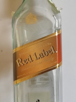 ขวดเหล้าเก่า Johnie Walker Red Label ขนาด 20 ml. **สีฉลากด้านหน้าซีดตามภาพ
