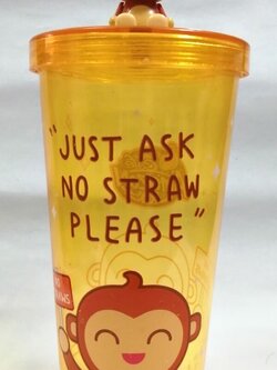 ของสะสมจากกาแฟอเมซอน แก้วน้ำพลาสติกสีเหลืองใส พร้อมท็อปเปอร์ฝาลิง พิมพ์ลาย Just Ask No Straw Please**มีตำหนิเล็กน้อยตามภาพ