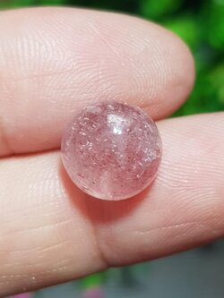 พลอย สตอเบอรี่ ควอตซ์ Strawberry Quartz 6.45 กะรัต (Cts.) พลอยแท้ อัญมณีมงคลประจําวันเกิด เครื่องประดับพลอย