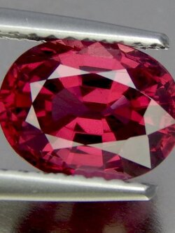 พลอย โรโดไลต์ กาเน็ท Rhodolite Garnet 2.11 กะรัต Cts.พลอยแท้ อัญมณีมงคลประจําวันเกิด เครื่องประดับพลอย
