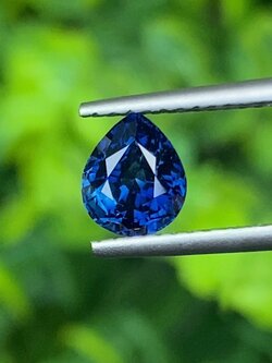 พลอย ไพลิน Blue Sapphire 1.33 กะรัต (Cts.) *สีพิเศษ รอยัลบลู (Royal Blue) พร้อมใบเซอร์ (Gemstone Identification Report) พลอยแท้ อัญมณีมงคลประจําวันเกิด เครื่องประดับพลอย