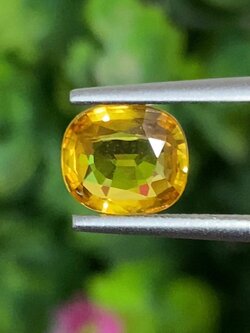 พลอย บุษราคัม yellow sapphire 1.60 กะรัต (Cts.) พลอยแท้ อัญมณีมงคลประจําวันเกิด เครื่องประดับพลอย