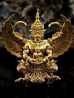 พญาครุฑ รุ่น เศรษฐีเงินไหลมา