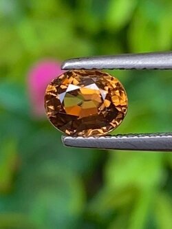 พลอย เพทาย (Zircon) 1.37 กะรัต (Cts.) พลอยแท้ อัญมณีมงคลประจําวันเกิด เครื่องประดับพลอย