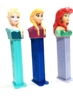 ของสะสมเจ้าหญิงดิสนีย์ กล่องใส่ขนมเพซ :-พี่น้องโฟรเซ่น เจ้าหญิงเอลซ่า,อันนา,แอเรี่ยล Pez dispenser Disney princess Collection: Frozen sisters:Elsa, Anna,Ariel***ไม่มีขนม มีรอยเล็กน้อย