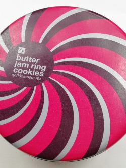 ของสะสม กล่องสังกะสี (กล่องโลหะ) กล่องคุกกี้ S&P ทรงกลม สีชมพูเทา Butter jam ring cookies