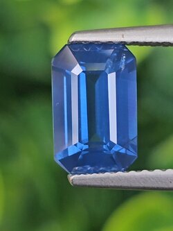 พลอย ไพลิน (Blue Sapphire) 2.11 กะรัต (Cts.) สีพิเศษ คอนฟลาวเวอร์ บลู (Cornflower Blue) พลอยแท้ อัญมณีมงคลประจําวันเกิด เครื่องประดับพลอย