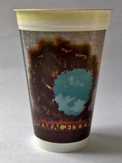 แก้วน้ำพลาสติกขนาดประมาณ 16oz ของสะสมจาก Mc Donald เรื่อง ‘Armageddon’ ของเก่ามีตำหนิ โปรดตรวจสอบทุกภาพ