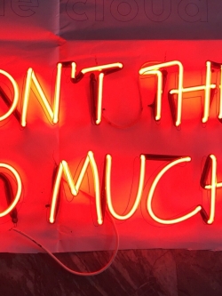 ป้ายไฟนีออนดัด Don’t Think Too Much