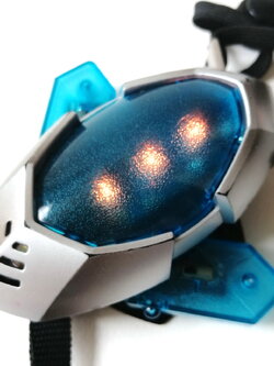 ซีโร่ ไทม์เมอร์ ปุ่มคัลเลอร์ไทม์เมอร์ ของอุลตร้าซีโร่ เปิดไฟได้ มีเสียง มีแสง **แต่ไม่มี ดาบด้านข้าง สภาพดี สายห้อยครบ