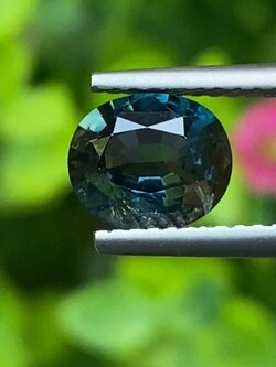 พลอย ไพลิน Blue Sapphire 1.37 กะรัต(Cts.) ดิบ (Unheated) พลอยแท้ อัญมณีมงคลประจําวันเกิด รับทำแหวน เครื่องประดับพลอย