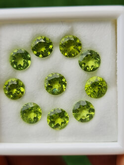 พลอย เพอริดอต Peridot 8.85 กะรัต (Cts.) 10 เม็ด (pcs.) พลอยแท้ อัญมณีมงคลประจําวันเกิด เครื่องประดับพลอย