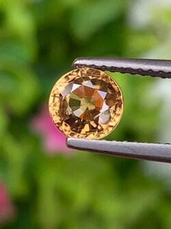 พลอย เพทาย (Zircon) 1.65 กะรัต (Cts.) พลอยแท้ อัญมณีมงคลประจําวันเกิด เครื่องประดับพลอย