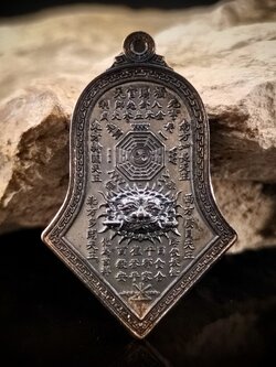 เหรียญกันชงทรงจำปี พุทธศักราช๒๕๖๕ รุ่น๕ “เสริมมงคล” หลวงพ่ออิฏฐ์ วัดจุฬามณี