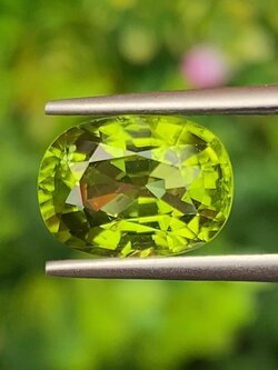 พลอย เพอริดอต พม่า Burma Peridot 4.72 กะรัต (Cts.) พลอยแท้ อัญมณีมงคลประจําวันเกิด เครื่องประดับพลอย