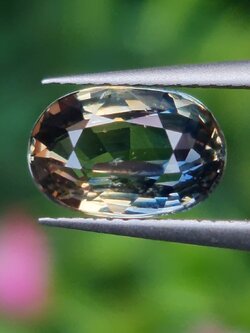 พลอย แซฟไฟร์ 2 สี Bi-Color Sapphire 2.05 กะรัต (Cts.) พลอยแท้ อัญมณีมงคลประจําวันเกิด เครื่องประดับพลอย