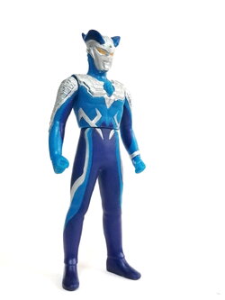 ซอฟ 4 นิ้ว ขนาดตามรูป อุลตร้าแมนซีโร่ (ร่างสตรองมิราเคิล สีน้ำเงิน ) สภาพดี มีรอยบ้าง