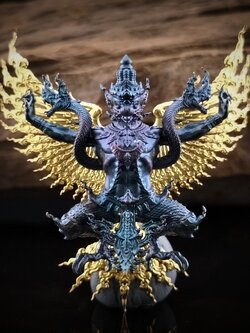 พญาครุฑพิษฐาน รหัส 4 เนื้อเงินประกายรุ้ง ปีกชุบทองแท้