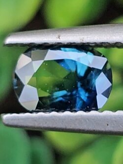 พลอย ไพลิน Greenish Blue Sapphire 0.86 กะรัต (Cts.) ดิบ (Unheated ) พลอยแท้ อัญมณีมงคลประจําวันเกิด เครื่องประดับพลอย