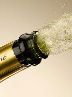 บริการถึงที่ รับถึงบ้าน จ่ายเงินหน้างานทันที รับซื้อแชมเปญ รับซื้อ champagne รับซื้อแชมเปญใหม่ รับถึงที่ให้ราคาดีที่สุด จ่ายเงินสดหน้างาน รับเงินทันที 081-9160211