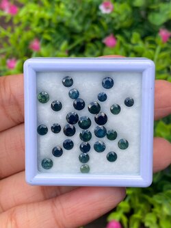 พลอย เขียวส่อง Green Sapphire 8.52 กะรัต (Cts.) 28 เม็ด (pcs.) พลอยแท้ อัญมณีมงคลประจําวันเกิด เครื่องประดับพลอย