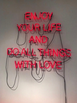 ป้ายไฟ นีออนดัด สีแดง - ENJEL YOURLFE AND DOALL THINGS WITH LOVE