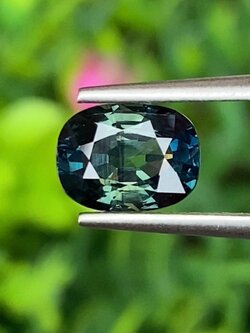 พลอย แซฟไฟร์ 3 สี Tri Color Sapphire 1.97 กะรัต Cts. พลอยแท้ อัญมณีมงคลประจําวันเกิด เครื่องประดับพลอย