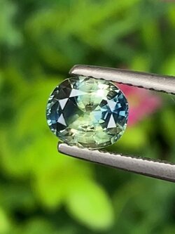 พลอย แซฟไฟร์ 2 สี Bi-Color Sapphire 1.03 กะรัต (Cts.) พลอยแท้ อัญมณีมงคลประจําวันเกิด เครื่องประดับพลอย