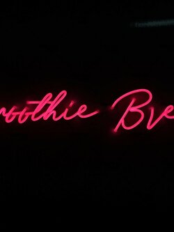 ป้ายไฟนีออน LED อะคริลิคใสรองหลัง