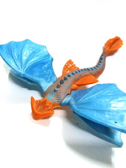 พรีเมี่ยม แมคโดนัลด์ มังกร จากภาพยนตร์อนิเมชั่น เรื่องไอ้เขี้ยวกุด สภาพดี ไม่หักไม่กาว ไม่ถลอก ตัวยาวราว 5 นิ้ว