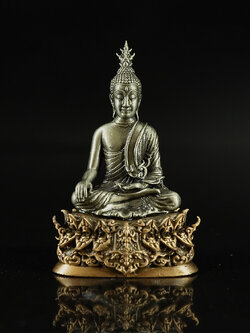 พระกริ่งพุทธมีสุขยกฐานะ เนื้อเรดบรอนซ์รมซาติน องค์ไวท์บรอนซ์รมซาติน