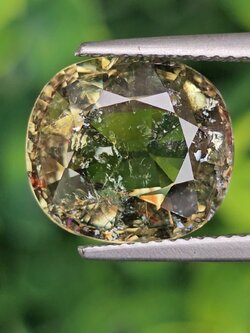 พลอย กรีน ทัวร์มารีน (Green Tourmaline) 7.20 กะรัต (Cts.) อัญมณีมงคลประจําวันเกิด เครื่องประดับพลอย