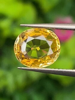 พลอย บุษราคัม yellow sapphire 2.05 กะรัต (Cts.) พลอยแท้ อัญมณีมงคลประจําวันเกิด เครื่องประดับพลอย