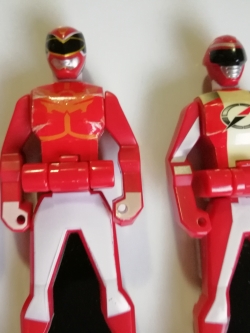 เรนเจอร์คีย์**กรุณาตรวจสอบทุกภาพ อุปกรณ์ใช้เล่นกับเครื่องแปลงร่าง โมบายเรท มือถือแปลงร่างโกไคเจอร์ 4 ตัว ประกอบด้วย อะคะเรด, อูซาร์ด, โกเซเรด, โบเคนเรด