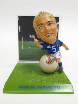 ฟิกเกอร์ นักบอล ทีมญี่ปุ่น junichi inamoto(ผมทอง) ขนาดตามรูป มีฐาน มีฉาก มือสอง สภาพดีมีรอยบ้าง